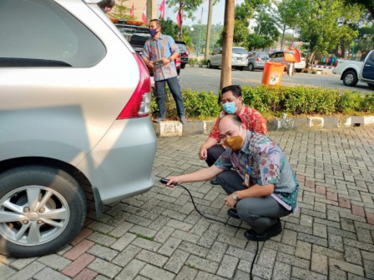 Ratusan Mobil Ikut Uji Emisi Gratis di Kantor Walikota Jakarta Barat