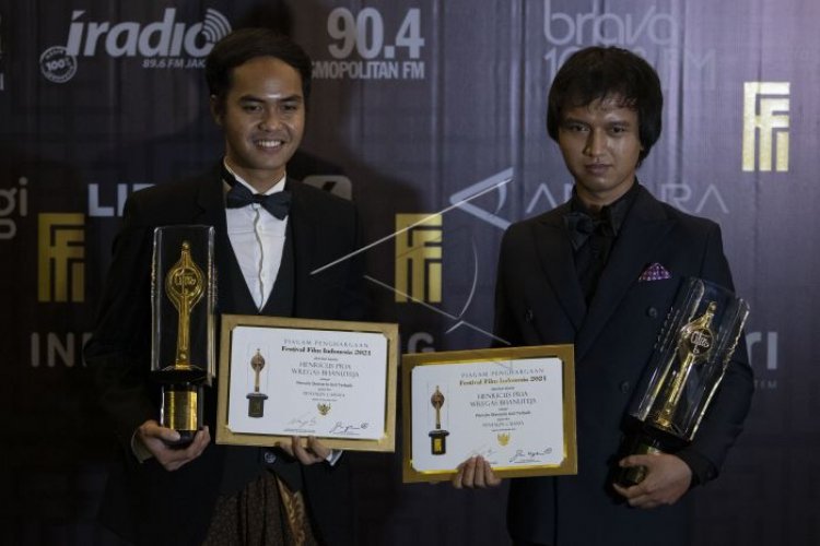 ‘Penyalin Cahaya’ Borong 12 Piala di Festival Film Indonesia 2021