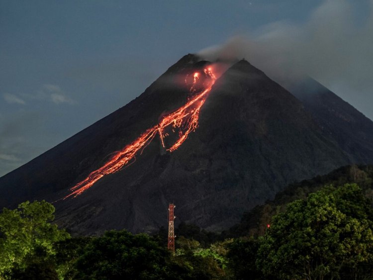 UPDATE 11 Februari 2022: Gunung Merapi Keluarkan Guguran Lava Pijar 3 Kali ke Arah Barat Daya
