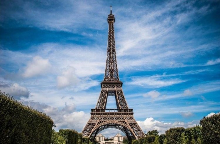 Menara Eiffel Akan Tambah Tinggi 6 Meter Tahun Ini