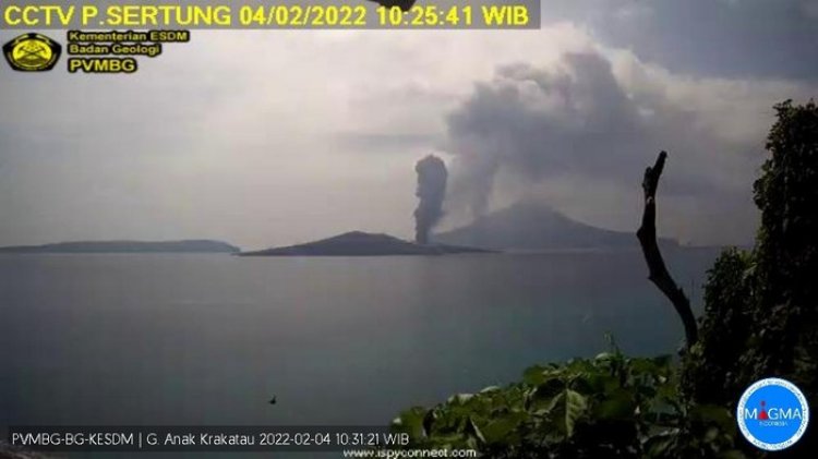 Gunung Anak Krakatau Erupsi, Kolom Abu 1.000 Meter dari Puncak