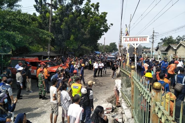Mobil Tertabrak KRL di Perlintasan Citayam-Depok, Perjalanan Kereta Tersendat