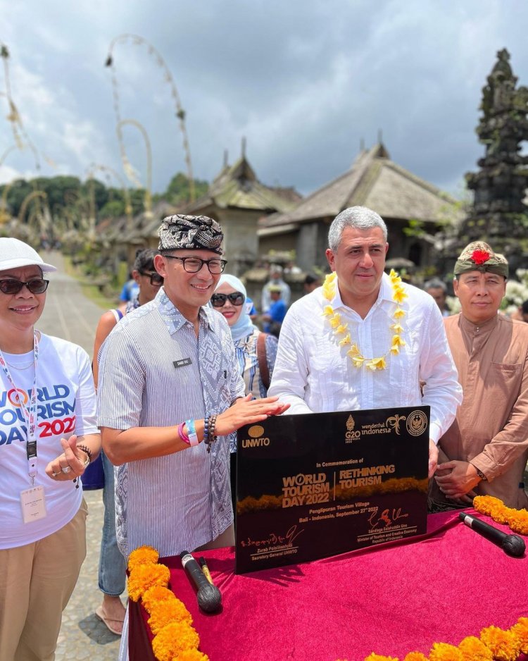 penandatanganan Indonesia sebagai tuan rumah Hari Pariwisata Dunia 2022 di Desa Penglipuran
