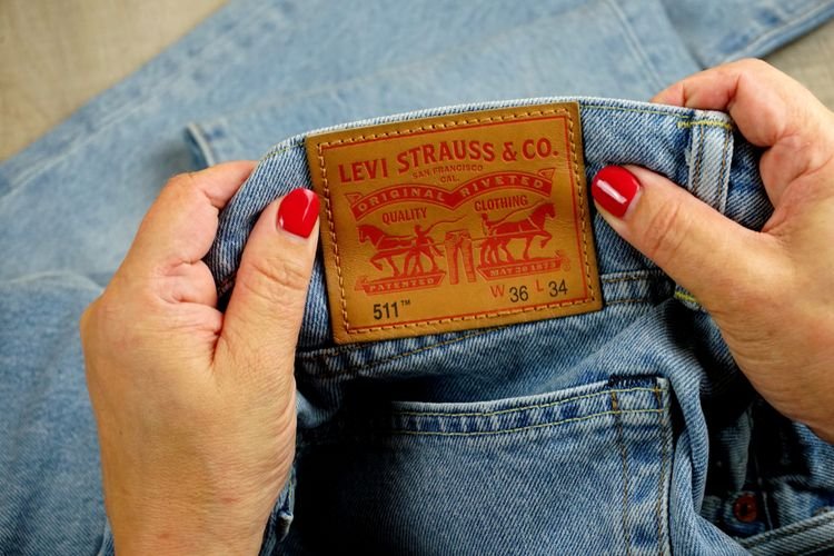 Sejarah Celana Jeans, Celana yang Digemari Lintas Generasi!