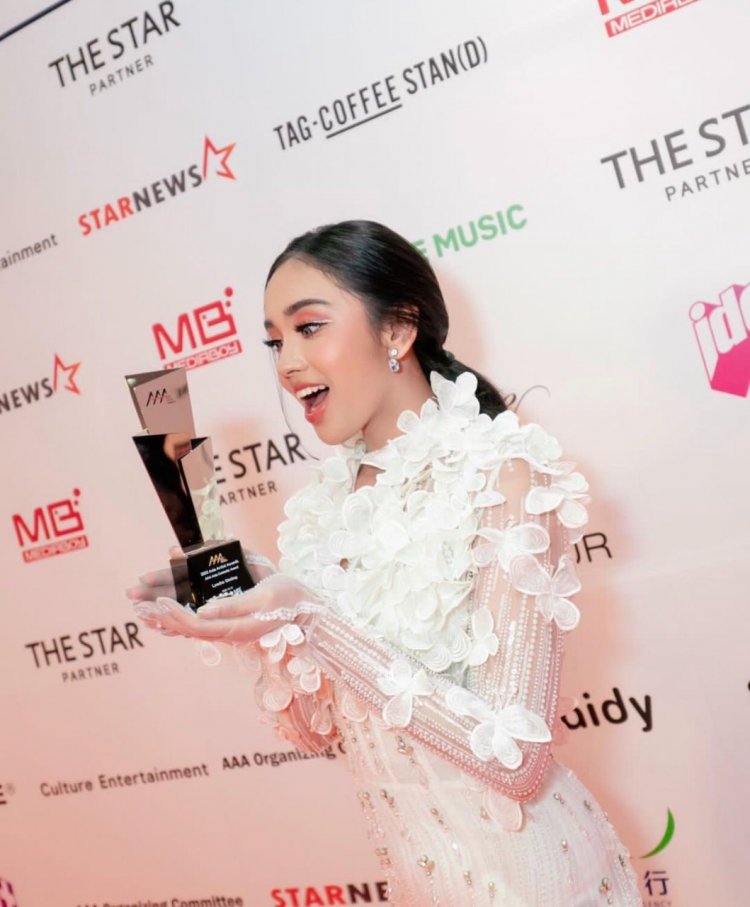 Lyodra menangkan penghargaan "Asia Celebrity" di AAA 2022