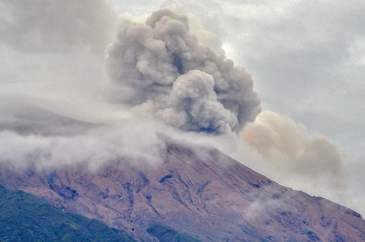 Erupsi Lagi, Gunung Kerinci Lontarkan Abu Setinggi 200 Meter Selama 25 Detik