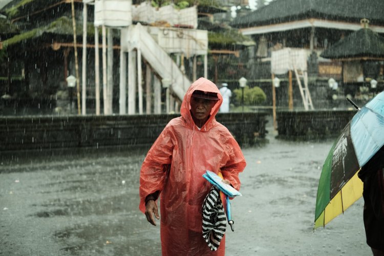 BMKG Sebutkan Penyebab Cuaca Esktrem Hujan Lebat di Indonesia Selama Beberapa Hari Ini
