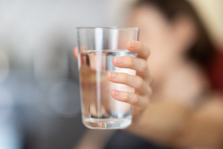3 Alasan Pentingnya Minum Air yang Cukup saat Puasa Ramadan