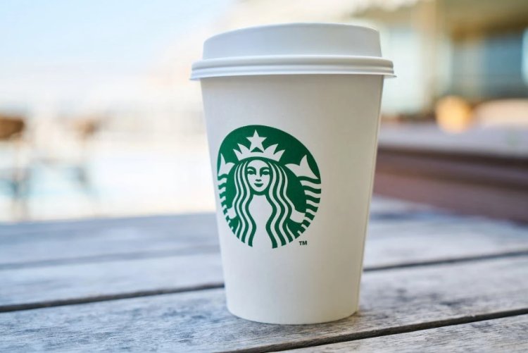 Starbucks Berencana Rombak Desain Gelas Ikoniknya untuk Kurangi Limbah