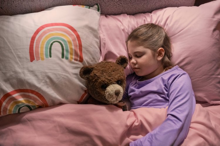 "IMAGINARY": Boneka Beruang Menggemaskan yang Menjadi Mimpi Buruk