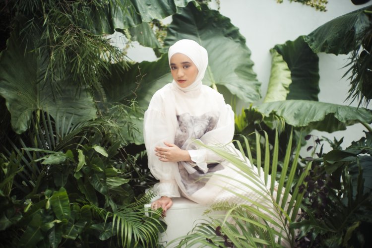 Nabila Taqiyyah Ajak Kita Bangkit dari Kesedihan di Single “Hanya Lolongan”