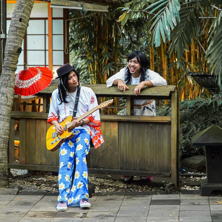 Selagood menggandeng Hendra Kumbara menghadirkan single bernuansa Jepang Jowo yang berjudul “Sauro Utangmu”