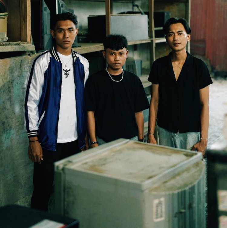 Grup Musik Rock Evening Soe Rilis Karya Perdana Berjudul "No Offense"