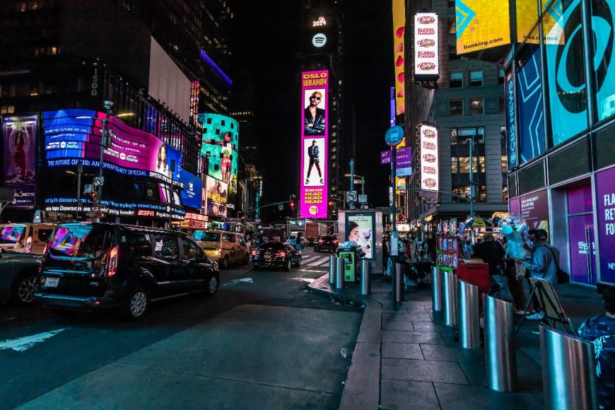 Oslo Ibrahim Mewakili Indonesia di Times Square dengan Album Terbarunya, "Head, Head, Head"