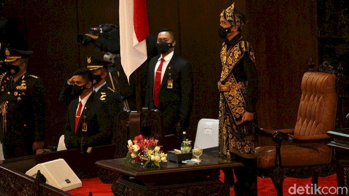 Jokowi gunakan baju adat sabuu