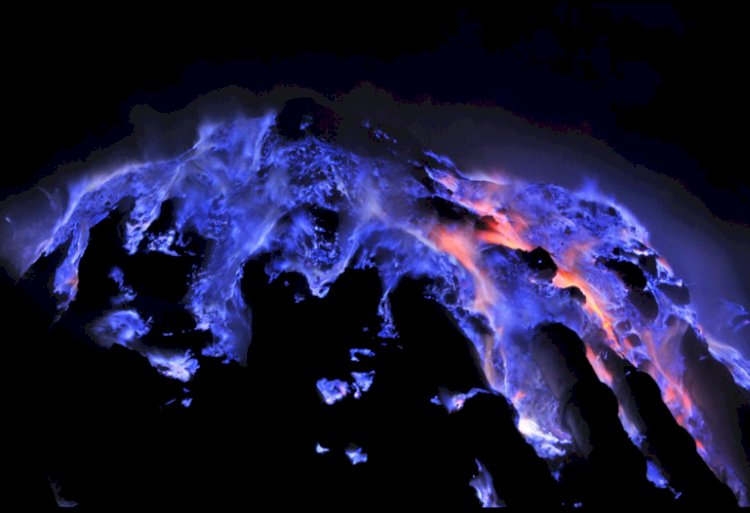 Berburu Blue Fire di Kawah Ijen Banyuwangi, Hanya Ada 2 di Dunia
