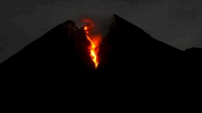 Gunung Merapi Keluarkan Api, Polisi Bersiap Siagakan 3.500 Personel