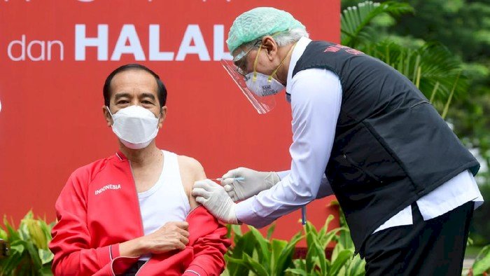 Jokowi Kembali Jalani Suntik Vaksin Kedua hingga Lantik Kapolri Baru