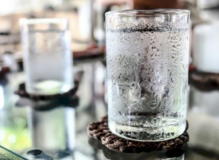 Minum Air Es Setelah Makan Bikin Gendut, Mitos atau Fakta?